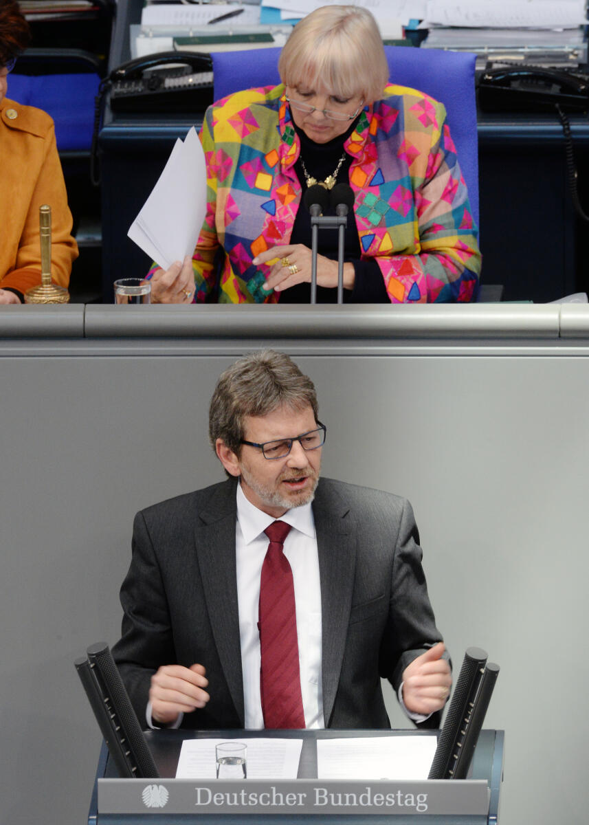 Paschke, Markus; Roth, Claudia Markus Paschke, SPD, Mitglied Deutscher Bundestag, Bundestagsabgeordneter, MdB, Rede, 140. Sitzung Deutscher Bundestag, TOP 9, Thema: Nachhaltige Mobilitätsforschung, Vorsitz: Bundestagsvizepräsidentin Claudia Roth, Bündnis 90/Die Grünen.