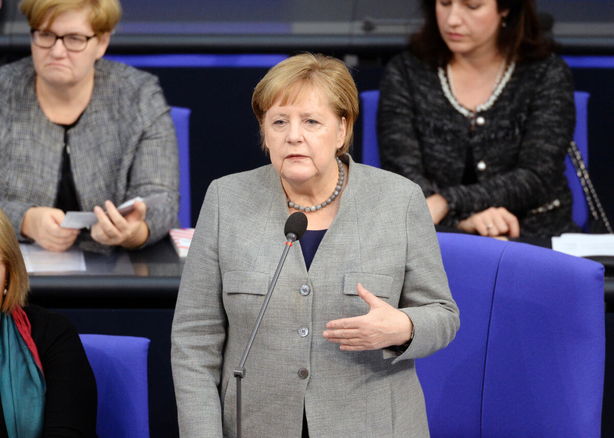 Merkel, Angela Bundeskanzlerin Dr. Angela Merkel, CDU/CSU, Regierungsbefragung, 136. Sitzung Deutscher Bundestag.; Getse, Gestik.