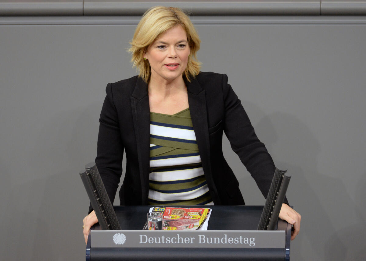 Klöckner, Julia Julia Klöckner, CDU/CSU, Bundesministerin für Ernährung und Landwirtschaft, Rede, 129. Sitzung, EPL 10, Deutscher Bundestag, Thema: Ernährung und Landwirtschaft.; Rednerpult, Ministerin.