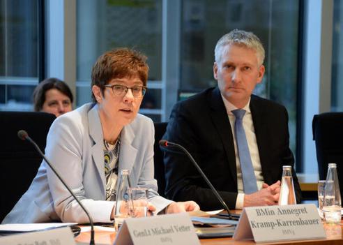 Durz, Hansjörg; Kramp-Karrenbauer, Annegret Paul-Löbe-Haus, Sitzungssaal