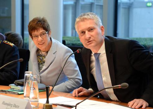 Durz, Hansjörg; Kramp-Karrenbauer, Annegret Paul-Löbe-Haus, Sitzungssaal