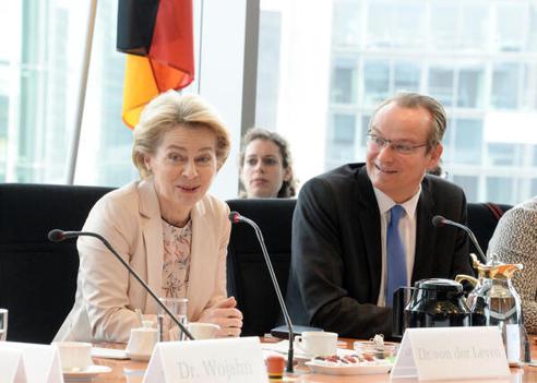 Krichbaum, Gunther; Leyen, Ursula von der Paul-Löbe-Haus, Sitzungssaal