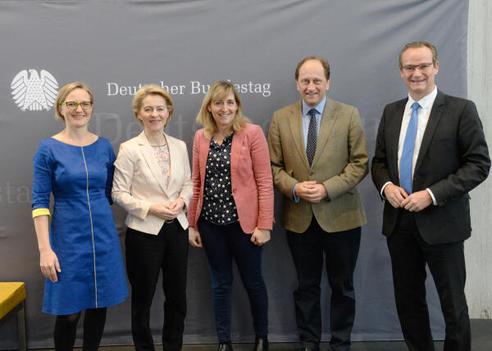 Krichbaum, Gunther; Leyen, Ursula von der; Brantner, Franziska; Warken, Nina; Lambsdorff, Alexander Graf Paul-Löbe-Haus, Innenansicht
