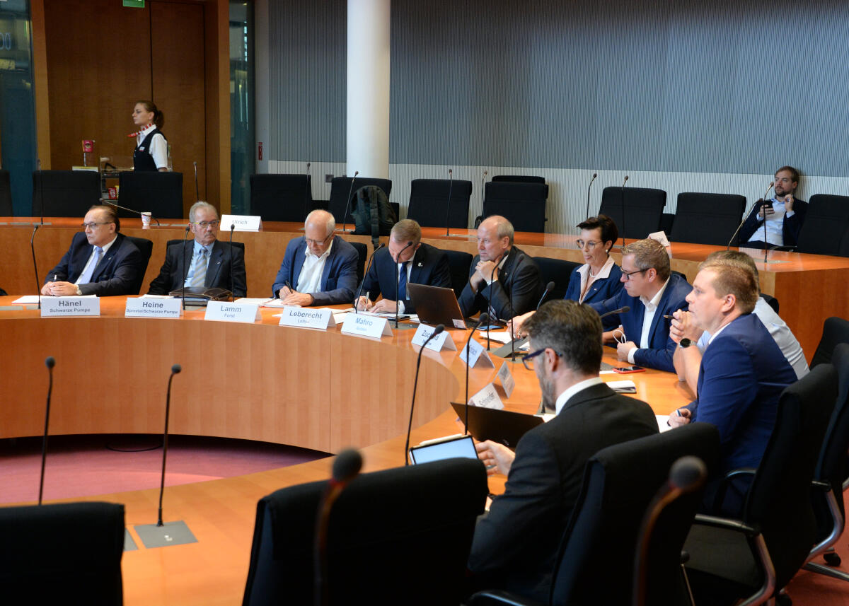 Der Ausschuss des Deutschen Bundestages für Wirtschaft und Energie hat unter der Leitung seines stellvertretenden Vorsitzenden, Dr. Matthias Heider, (hier nicht im Bild), CDU/CSU, und mit Beteiligung zahlreicher Mitglieder des Bundestages und des Ausschusses, eine Gespräch mit VertreterInnen und BürgermeisterInnen (hier im Bild) der vom Kohleausstieg betroffenen Regionen.; Übersicht. Der Ausschuss des Deutschen Bundestages für Wirtschaft und Energie hat unter der Leitung seines stellvertretenden Vorsitzenden, Dr. Matthias Heider, (hier nicht im Bild), CDU/CSU, und mit Beteiligung zahlreicher Mitglieder des Bundestages und des Ausschusses, eine Gespräch mit VertreterInnen und BürgermeisterInnen (hier im Bild) der vom Kohleausstieg betroffenen Regionen.; Übersicht.