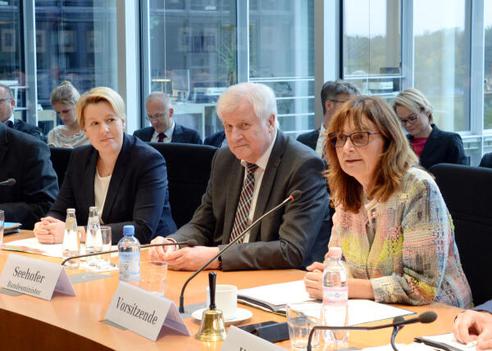 Heil, Mechthild; Giffey, Franziska; Seehofer, Horst Paul-Löbe-Haus, Sitzungssaal