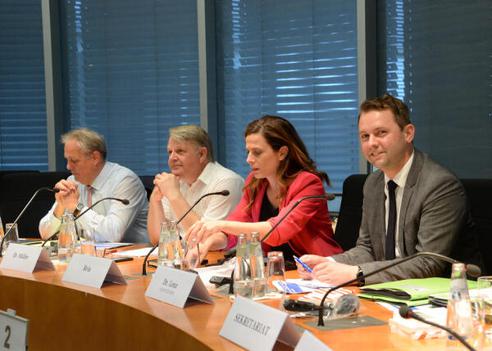 Lenz, Andreas; Bria, Francesca; Müller, Dieter; Strube, Gernot Paul-Löbe-Haus, Sitzungssaal