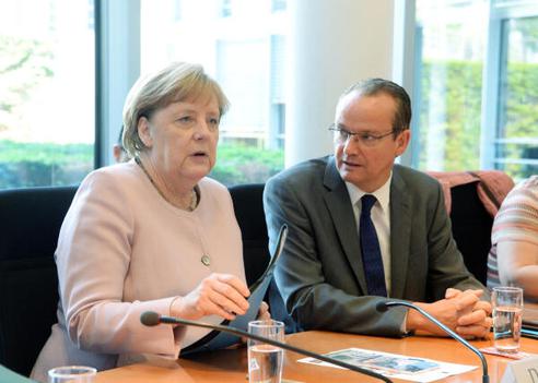 Krichbaum, Gunther; Merkel, Angela Paul-Löbe-Haus, Sitzungssaal