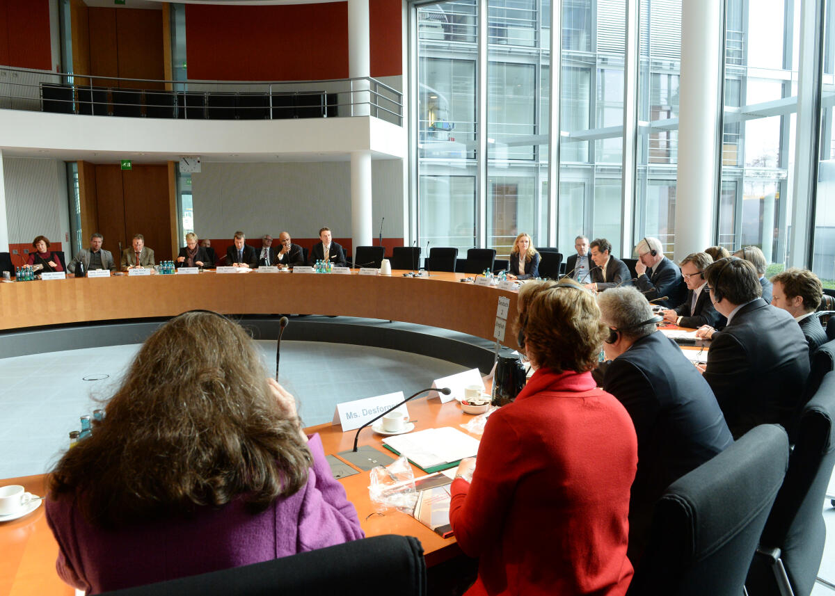 Klaus Barthel, SPD, stellvertretender Vorsitzender des Ausschusses des Deutschen Bundestages für Wirtschaft und Energie, empfängt im namen des Ausschusses eine Parlamentsdelegation aus Kanada, zu einem Gespräch.; Übersicht. Klaus Barthel, SPD, stellvertretender Vorsitzender des Ausschusses des Deutschen Bundestages für Wirtschaft und Energie, empfängt im namen des Ausschusses eine Parlamentsdelegation aus Kanada, zu einem Gespräch.; Übersicht.