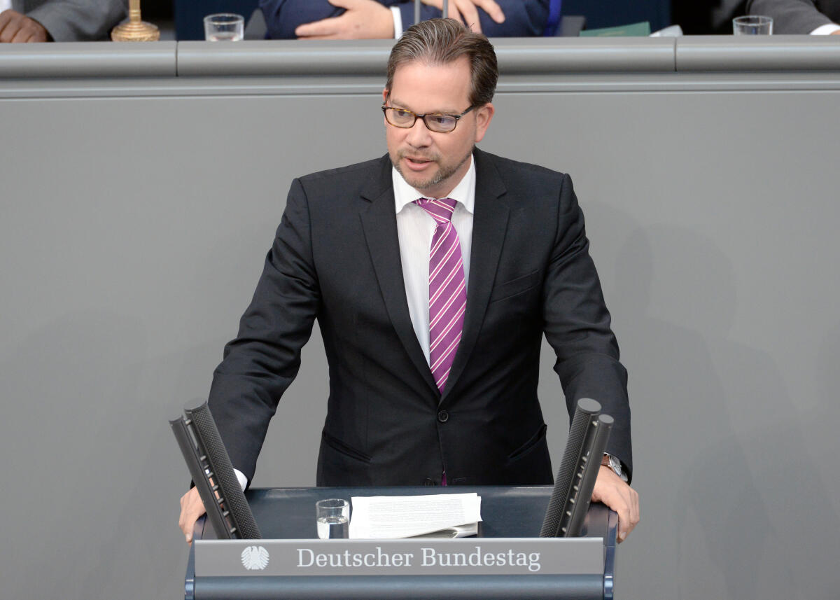 Pronold, Florian Florian Pronold, SPD, Parlamentarischer Staatssekretär, Bundestagsabgeordneter, Abgeordneter, Mitglied Deutscher Bundestag, MdB, Rede, 102. Sitzung, Top 27, Thema: Schutz von Gewässern und Grundwasser.; Rednerpult.