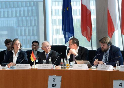 Schäuble, Wolfgang; Krichbaum, Gunther; Thillaye, Sabine; Apel, Piotr Paul-Löbe-Haus, Sitzungssaal