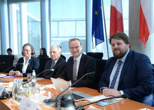 Schäuble, Wolfgang; Krichbaum, Gunther; Thillaye, Sabine; Apel, Piotr Paul-Löbe-Haus, Sitzungssaal