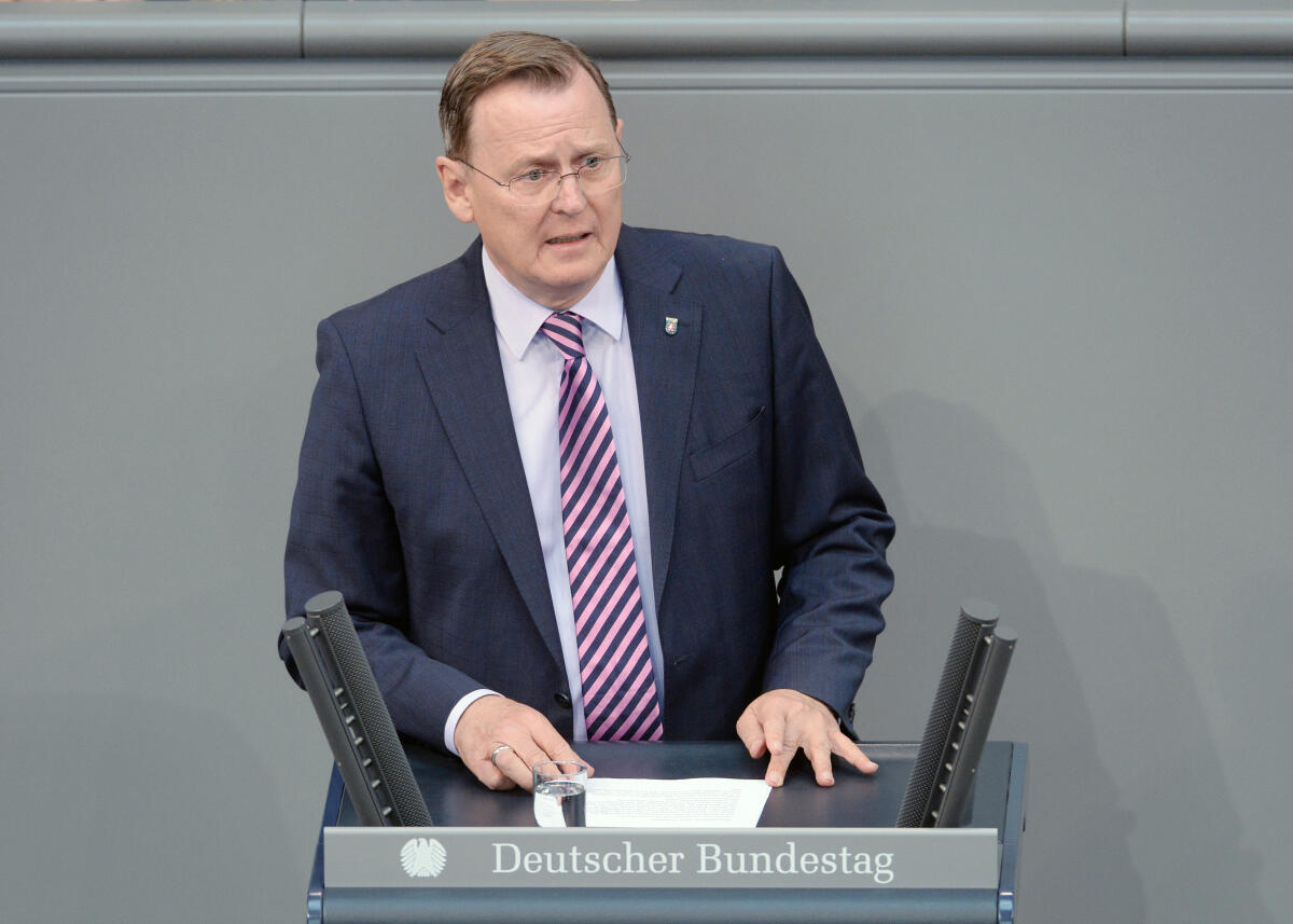 Ramelow, Bodo Bodo Ramelow, DIE LINKE, Ministerpräsident von Thüringen, Rede, 99. Sitzung, Deutscher Bundestag, Top 26, Thema: DDR-Rentenüberleitung.; Rednerpult, MP, Präsident.