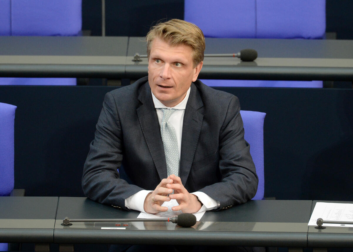 Thomas Bareiß, CDU/CSU, Parlamentarischer Staatssekretär, Regierungsbank. Bareiß, Thomas Thomas Bareiß, CDU/CSU, Parlamentarischer Staatssekretär, Regierungsbank.
