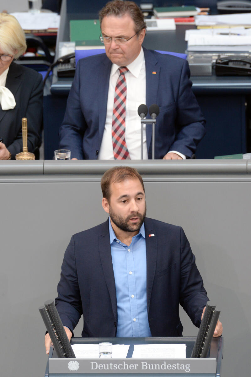 Schraps, Johannes; Friedrich, Hans-Peter Johannes Schraps, SPD, Bundestagsabgeordneter, Abgeordneter, Mitglied Deutscher Bundestag, MdB, Rede, 99. Sitzung, Top 25, Thema: 10 Jahre Östliche Partnerschaft der EU, Vorsitz: Bundestagsvizepräsident Dr. Hans-Peter Friedrich, CDU/CSU.; Rednerpult.