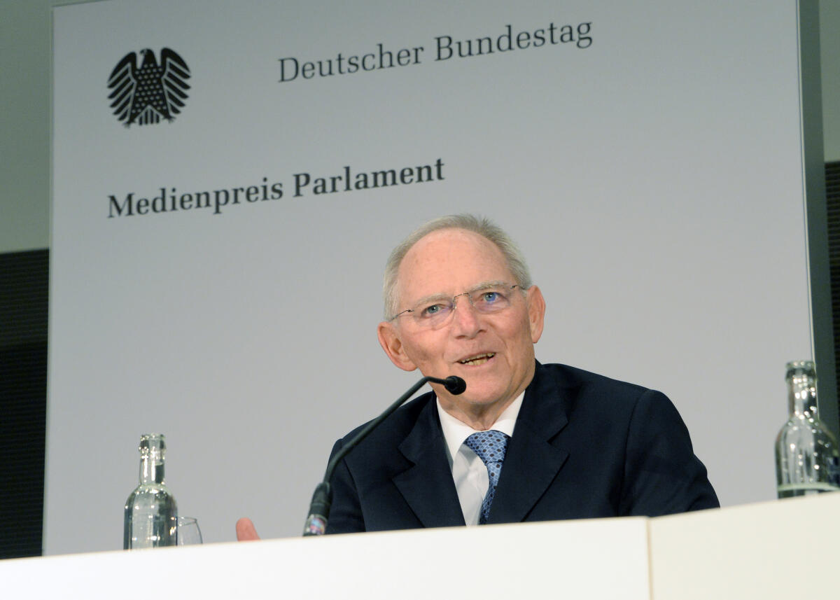 Schäuble, Wolfgang Bundestagspräsident Dr. Wolfgang Schäuble, (hier im Bild), CDU/CSU, verleiht den diesjährigen Medienpreis Parlament 2019 des Deutschen Bundestag an Johannes Leithäuser, und Matthias Wyssuwa, für den Beitrag "Frust und Frieden".