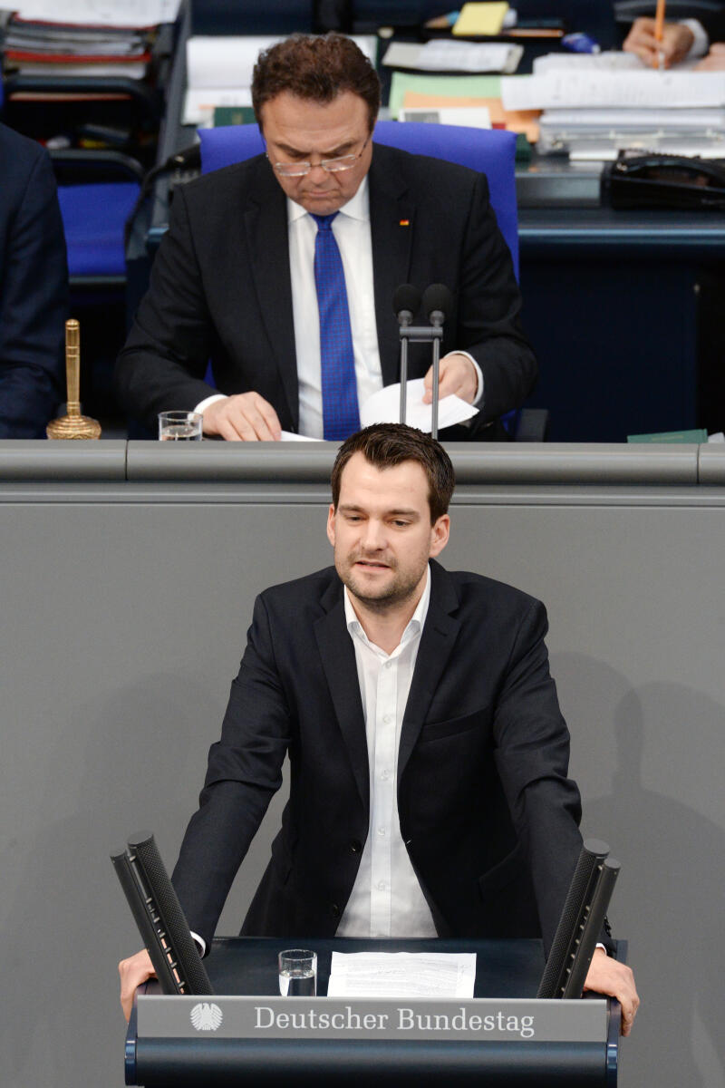 Vogel, Johannes; Friedrich, Hans-Peter Johannes Vogel, FDP, Bundestagsabgeordneter, Abgeordneter, Mitglied Deutscher Bundestag, MdB, Rede, 83. Sitzung, Top 7, Thema: Alterssicherung jüdischer Kontingentflüchtlinge, Vorsitz: Bundestagsvizepräsident Dr. Hans-Peter Friedrich, CDU/CSU.; Rednerpult.