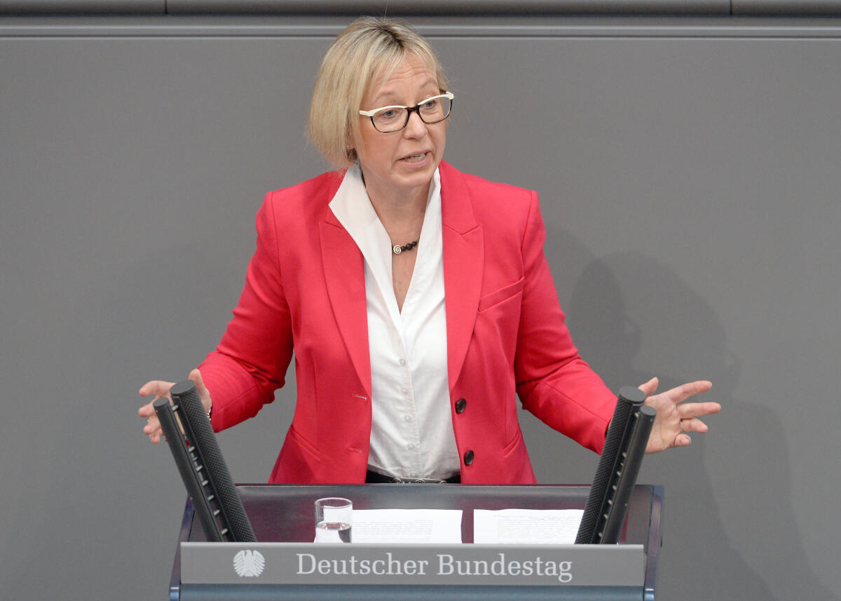 Nicolaisen, Petra Petra Nicolaisen, CDU/CSU, Bundestagsabgeordnete, Abgeordnete, Mitglied Deutscher Bundestag, MdB, Rede, 83. Sitzung, Top 5, Thema: Gleichberechtigung im Wahlrecht und in Parteien.; Rednerpult.