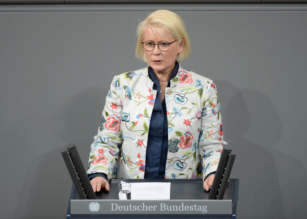 Damerow, Astrid Astrid Damerow, CDU/CSU, Bundestagsabgeordnete, Abgeordnete, Mitglied Deutscher Bundestag, MdB, Rede, 83. Sitzung, ZP 8, Thema: Wolfsmanagement und -monitoring.; Rednerpult.