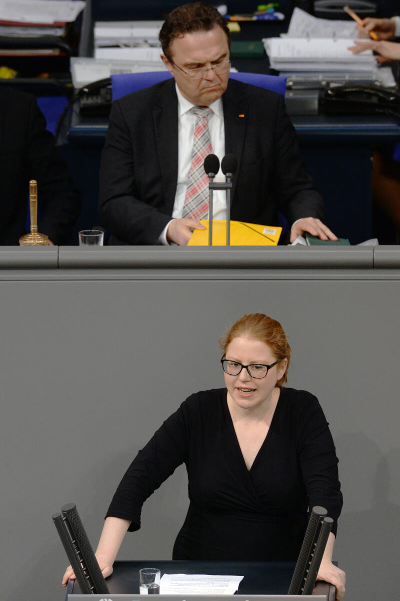 Helling-Plahr, Katrin; Friedrich, Hans-Peter Katrin Helling-Plahr, FDP, Bundestagsabgeordnete, Abgeordnete, Mitglied Deutscher Bundestag, MdB, Rede, 80. Sitzung, Top 8, Thema: Organspende, Vorsitz: Bundestagsvizepräsident Dr. Hans-Peter Friedrich, CDU/CSU.; Rednerpult.