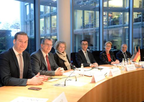 Özdemir, Cem; Graf-Litscher, Edith; Janiak, Claude Paul-Löbe-Haus, Sitzungssaal