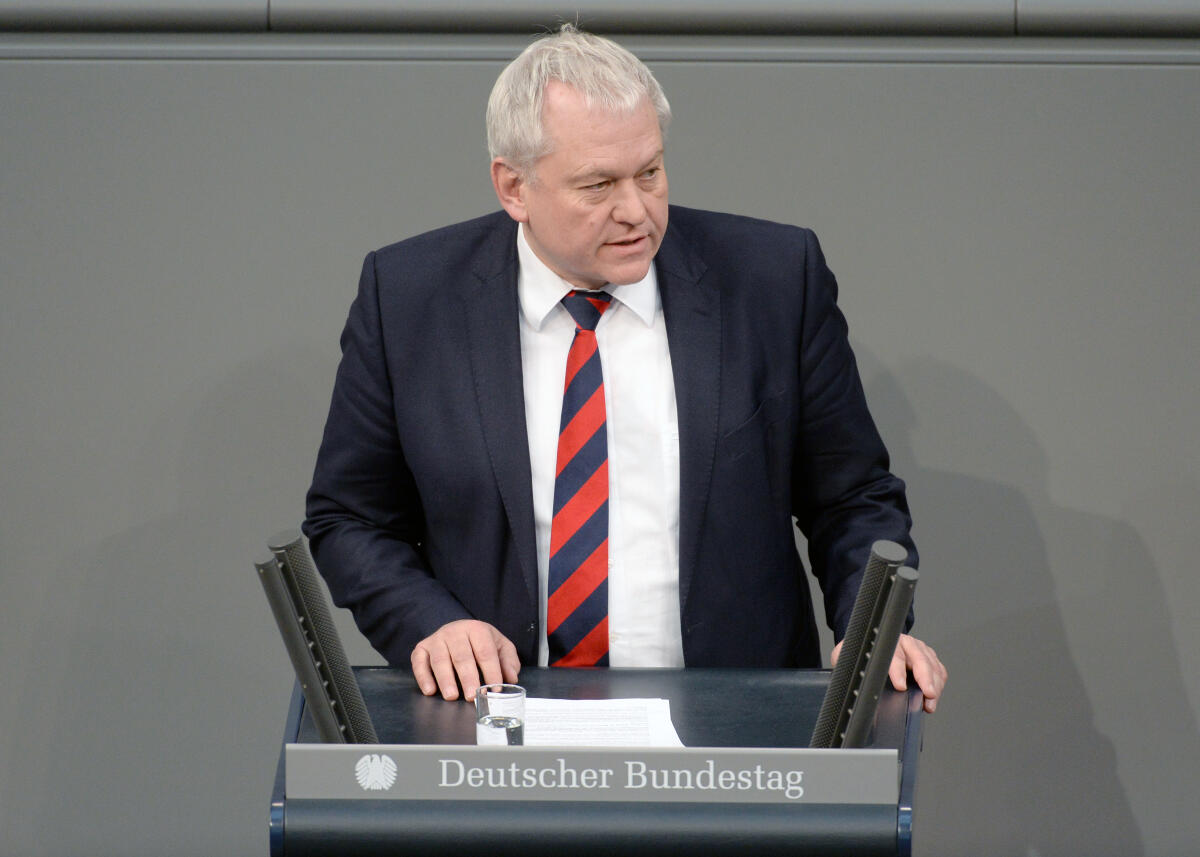 Thomas Hacker, FDP, Bundestagsabgeordneter, Abgeordneter, Mitglied Deutscher Bundestag, MdB, Rede, 77. Sitzung, Top 6, Thema: Gedenkort für die NS-Kriegsopfer in Osteuropa.; Rednerpult. Hacker, Thomas Thomas Hacker, FDP, Bundestagsabgeordneter, Abgeordneter, Mitglied Deutscher Bundestag, MdB, Rede, 77. Sitzung, Top 6, Thema: Gedenkort für die NS-Kriegsopfer in Osteuropa.; Rednerpult.