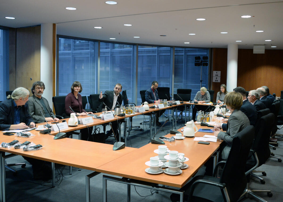 Schraps, Johannes Johannes Schraps, (4.v.li), SPD, Mitglied des Ausschusses des Deutschen Bundestages für die Angelegenheiten der Europäischen Union, leitet im Namen des Ausschusses und mit Beteiligung von Ausschussmitgliedern ein Gespräch mit einer Delegation des EU-Ausschusses des litauischen Parlaments.; Übersicht.