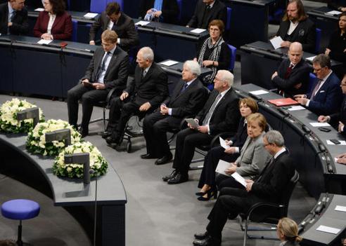 Schäuble, Wolfgang; Steinmeier, Frank-Walter; Merkel, Angela; Vosskuhle, Andreas; Büdenbender, Elke; Günther, Daniel; Friedländer, Saul Reichstagsgebäude, Plenarsaal