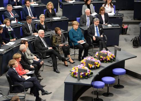 Schäuble, Wolfgang; Steinmeier, Frank-Walter; Merkel, Angela; Günther, Daniel; Süssmuth, Rita; Bergmann, Christine; Harbarth, Stephan; Büdenbender, Elke Reichstagsgebäude, Plenarsaal