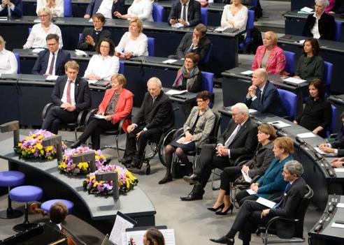 Schäuble, Wolfgang; Steinmeier, Frank-Walter; Merkel, Angela; Günther, Daniel; Süssmuth, Rita; Bergmann, Christine; Harbarth, Stephan; Büdenbender, Elke Reichstagsgebäude, Plenarsaal
