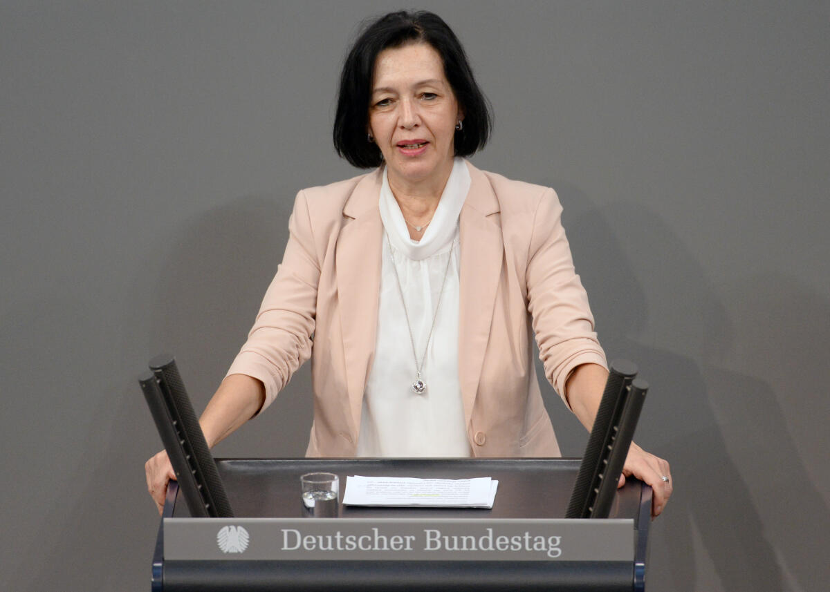 Glöckner, Angelika Angelika Glöckner, SPD, Bundestagsabgeordnete, Abgeordnete, Mitglied Deutscher Bundestag, MdB, Rede, 74. Sitzung, ZP 5, Thema: Aktuelle Stunde: Zustand der EU - Deutsch - Französische Sonderwege.; Rednerpult.