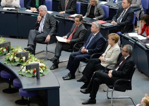 Gauck, Joachim; Merkel, Angela; Kermani, Navid; Voßkuhle, Andreas; Bouffier, Volker Reichstagsgebäude, Plenarsaal