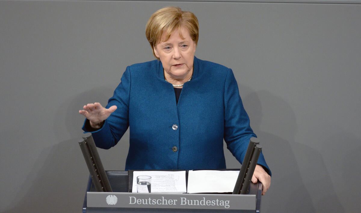 Bundeskanzlerin Dr. Angela Merkel als 2. Rednerin bei der Generalaussprache der Haushaltsdebatte. Merkel, Angela Bundeskanzlerin Dr. Angela Merkel als 2. Rednerin bei der Generalaussprache der Haushaltsdebatte.