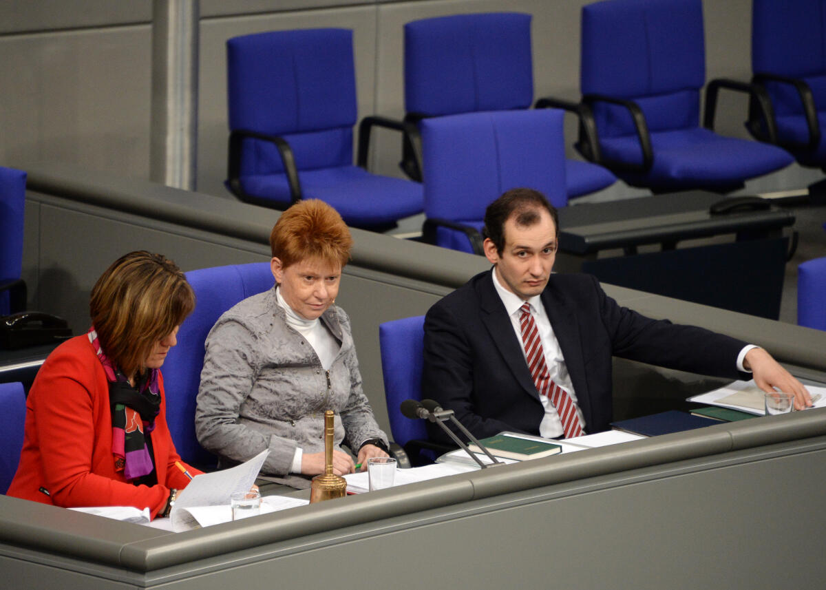 Kleinwächter, Norbert; Dilcher, Esther; Pau, Petra Schriftführer: Esther Dilcher, (li), SPD, Norbert Kleinwächter, AfD, Vorsitz: Bundestagsvizepräsidentin Petra Pau, (mitte), DIE LINKE, 71. Sitzung Deutscher Bundestag.