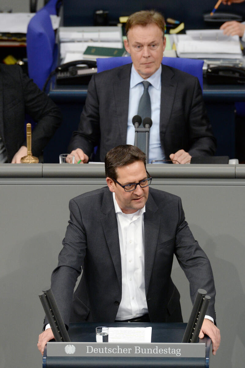 Herbrand, Markus; Oppermann, Thomas Markus Herbrand, FDP, Bundestagsabgeordneter, Abgeordneter, Mitglied Deutscher Bundestag, MdB, Rede, 71. Sitzung, Top 6, Thema: Kinderweihnachtsgeld, Vorsitz: Bundestagsvizepräsident Thomas Oppermann, SPD.; Rednerpult.