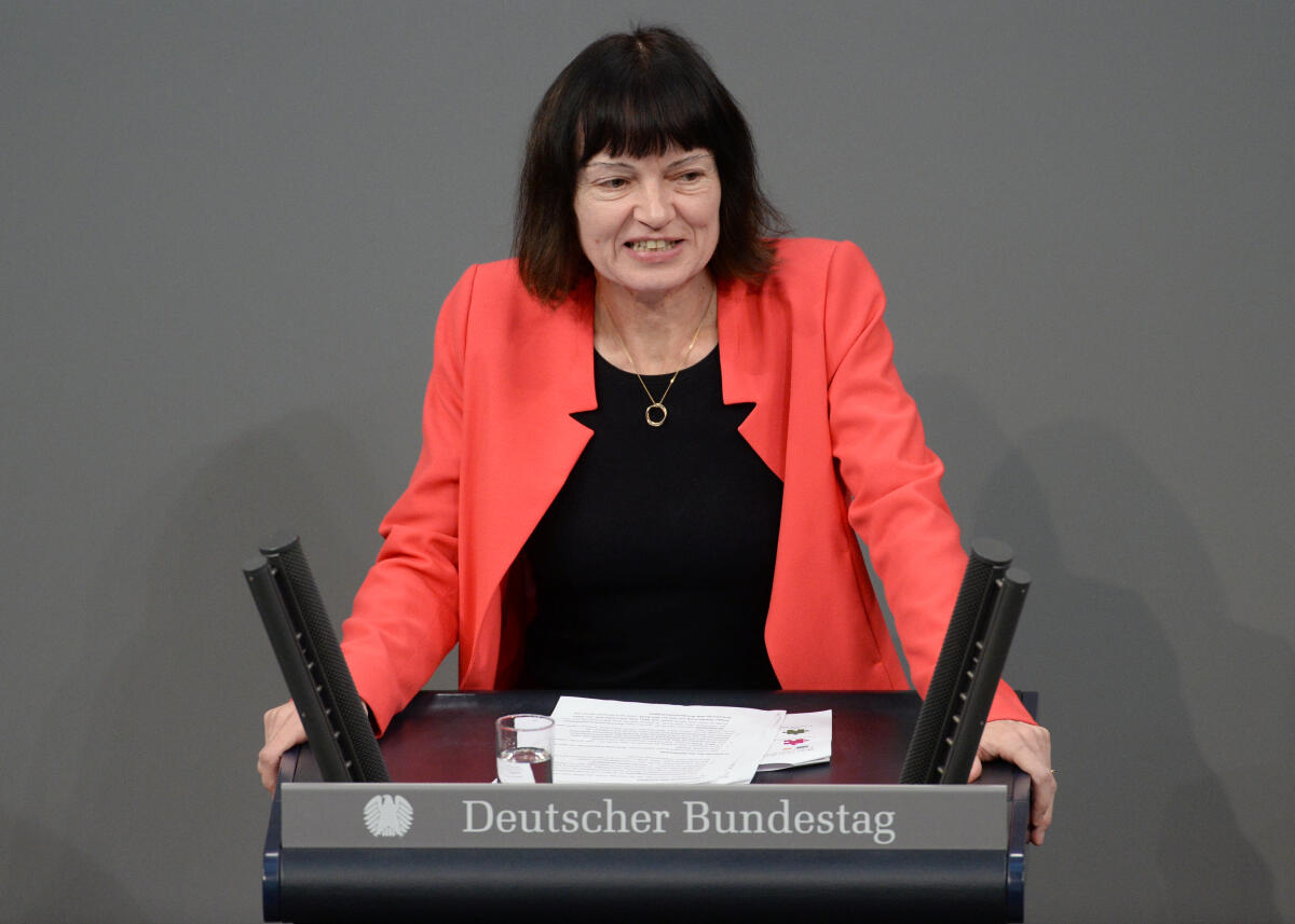 Arndt-Brauer, Ingrid Ingrid Arndt-Brauer, SPD, Bundestagsabgeordnete, Abgeordnete, Mitglied Deutscher Bundestag, MdB, Rede, 71. Sitzung, Top 6, Thema: Kinderweihnachtsgeld.; Rednerpult.