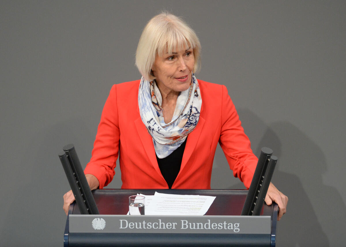 Müller, Bettina Bettina Müller, SPD, Bundestagsabgeordnete, Abgeordnete, Mitglied Deutscher Bundestag, MdB, Rede, 71. Sitzung, Top 18, Thema: Terminservice- und Versorgungsgesetz.; Rednerpult.