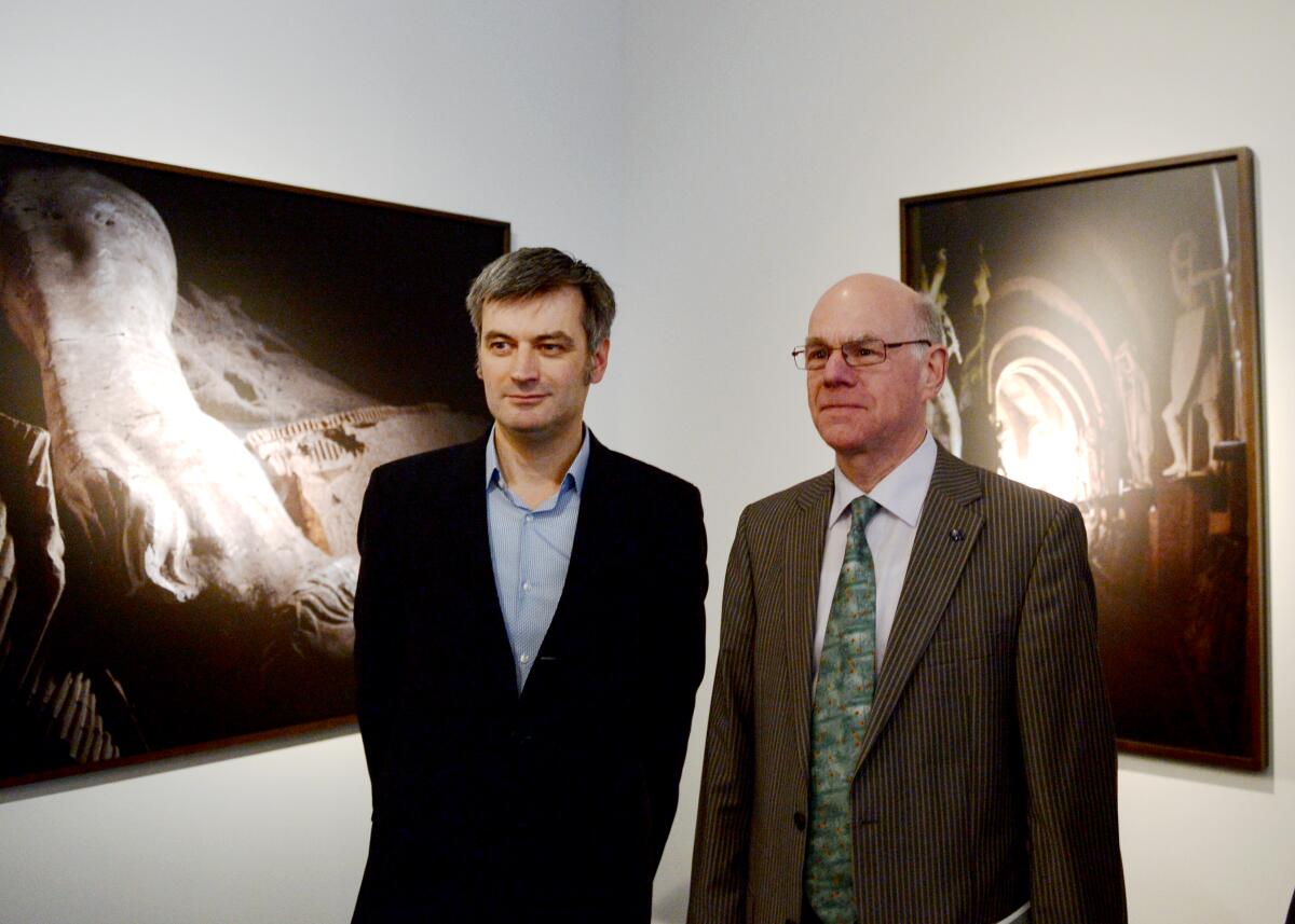 Lammert, Norbert; Brech, Christoph Bundestagspräsident Prof. Dr. Norbert Lammert, (re), CDU/CSU, begrüßt die Gäste zur Eröffnung der Ausstellung "Ansichten: Johann Gottfried Schadow - Christoph Brech" im Schadow - Haus. Der Kunstbeirat und der Kurator der Kunstsammlung des Deutschen Bundestages, Dr. Andreas Kaernbach, laden zu dieser Ausstellung ein. Hier mit dem Video-Künstler und Fotograf Christoph Brech, (li).