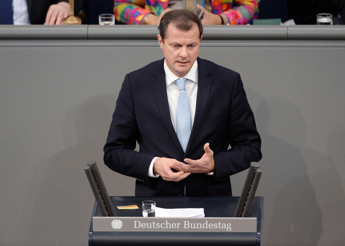 Grundmann, Oliver Oliver Grundmann, CDU/CSU, Bundestagsabgeordneter, Abgeordneter, Mitglied Deutscher Bundestag, MdB, Rede, 67. Sitzung, Top 1, Thema: Vereinbarte Debatte Organspende.; Rednerpult.