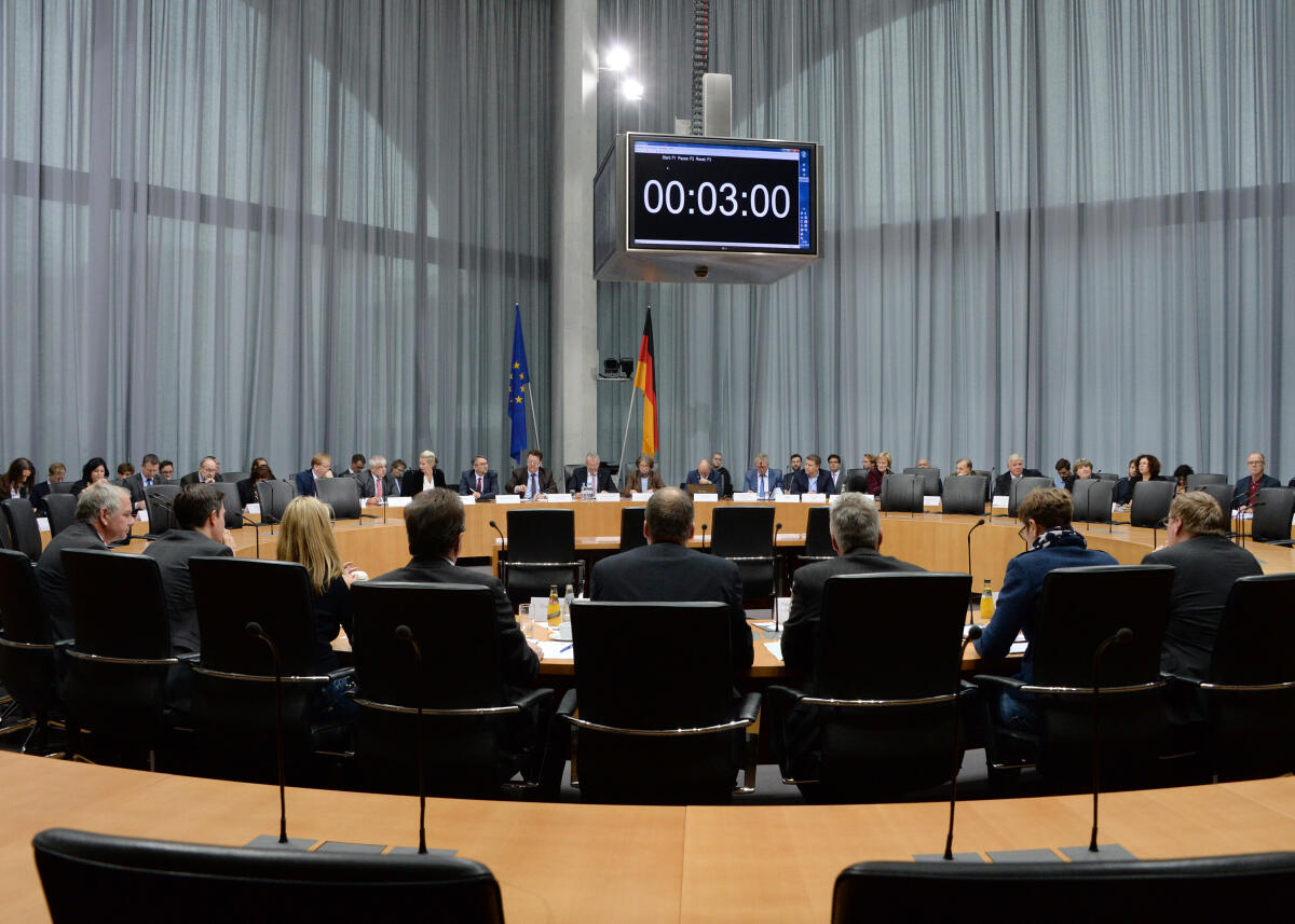 Der Ausschuss des Deutschen Bundestages für Ernährung und Landwirtschaft hat unter der Leitung seines Vorsitzenden Alois Gerig, CDU/CSU, und mit Beteiligung zahlreicher Mitglieder des Ausschusses und des Bundestages mit Beteiligung von Sachverständigen (im Vordergrund) eine Anhörung zum Thema "Tierschutzgesetz".; Übersicht. Der Ausschuss des Deutschen Bundestages für Ernährung und Landwirtschaft hat unter der Leitung seines Vorsitzenden Alois Gerig, CDU/CSU, und mit Beteiligung zahlreicher Mitglieder des Ausschusses und des Bundestages mit Beteiligung von Sachverständigen (im Vordergrund) eine Anhörung zum Thema "Tierschutzgesetz".; Übersicht.