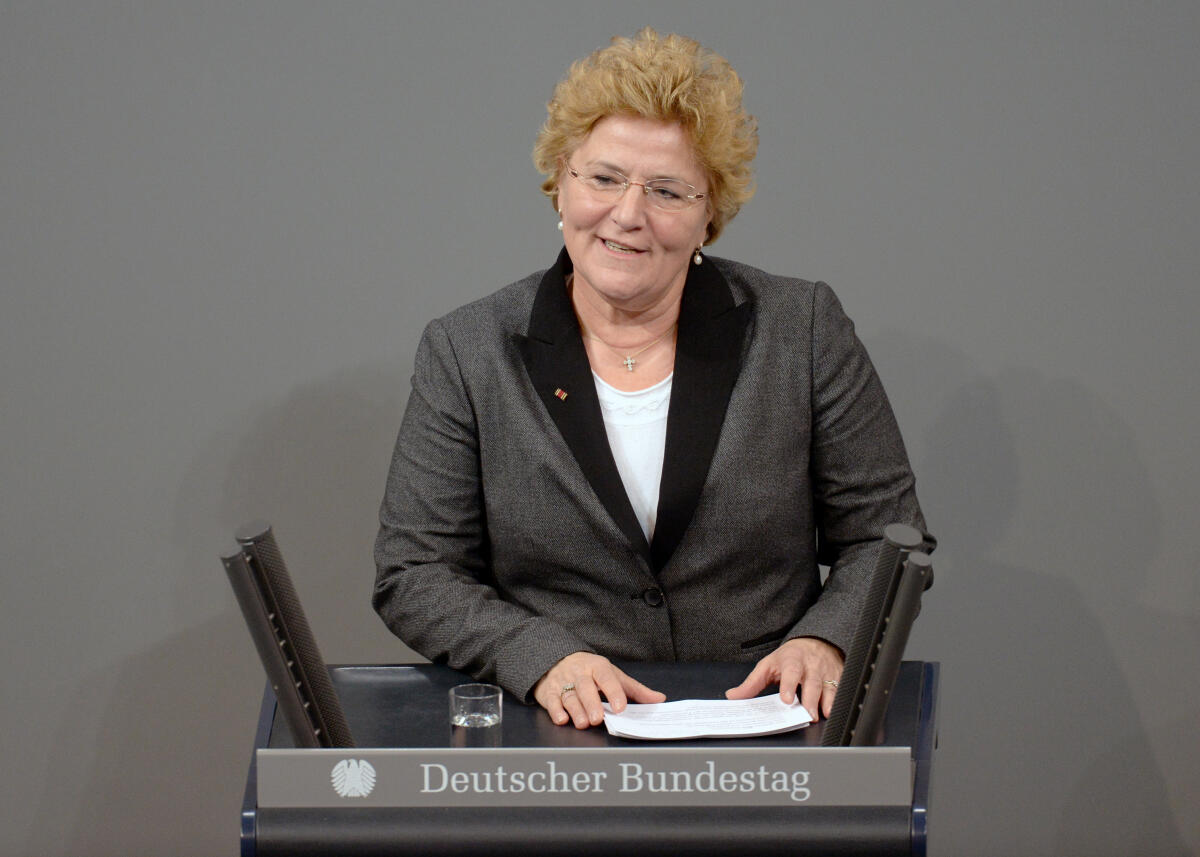 Pantel, Sylvia Sylvia Pantel, CDU/CSU, Bundestagsabgeordnete, Abgeordnete, Mitglied Deutscher Bundestag, MdB, Rede, 65. Sitzung, Top 1 Epl 17, Thema: Haushaltsgesetz 2019 - Familie, Senioren, Frauen und Jugend.; Rednerpult.