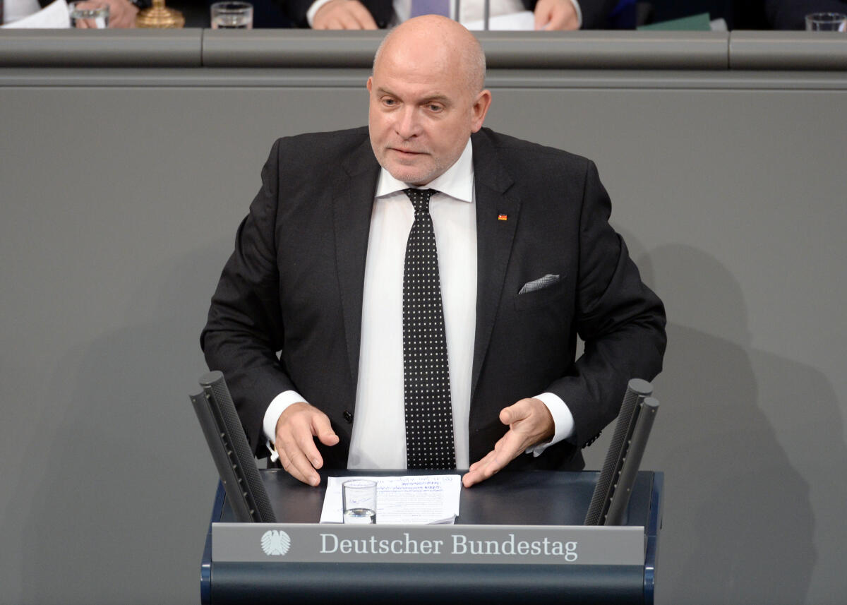 Dietrich Monstadt, CDU/CSU, Bundestagsabgeordneter, Abgeordneter, Mitglied Deutscher Bundestag, MdB, Rede, 65. Sitzung, Top 1 Epl 15, Thema: Haushaltsgesetz 2019 - Gesundheit.; Rednerpult. Monstadt, Dietrich Dietrich Monstadt, CDU/CSU, Bundestagsabgeordneter, Abgeordneter, Mitglied Deutscher Bundestag, MdB, Rede, 65. Sitzung, Top 1 Epl 15, Thema: Haushaltsgesetz 2019 - Gesundheit.; Rednerpult.