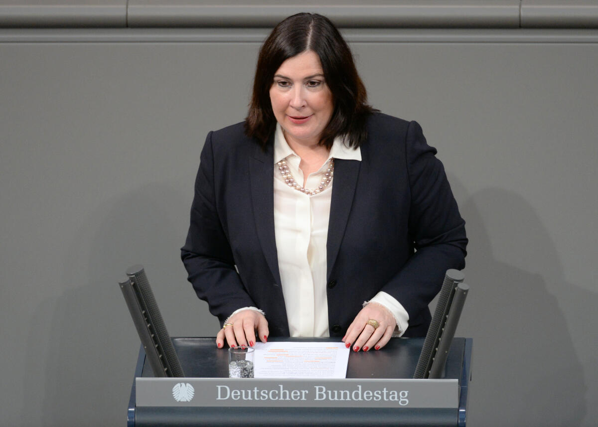 Prof. Dr. Claudia Schmidtke, Bundestagsabgeordnete, Abgeordnete, Mitglied Deutscher Bundestag, MdB, Rede, 65. Sitzung, Top 1 Epl 15, Thema: Haushaltsgesetz 2019 - Gesundheit.; Rednerpult. Schmidtke, Claudia Prof. Dr. Claudia Schmidtke, Bundestagsabgeordnete, Abgeordnete, Mitglied Deutscher Bundestag, MdB, Rede, 65. Sitzung, Top 1 Epl 15, Thema: Haushaltsgesetz 2019 - Gesundheit.; Rednerpult.