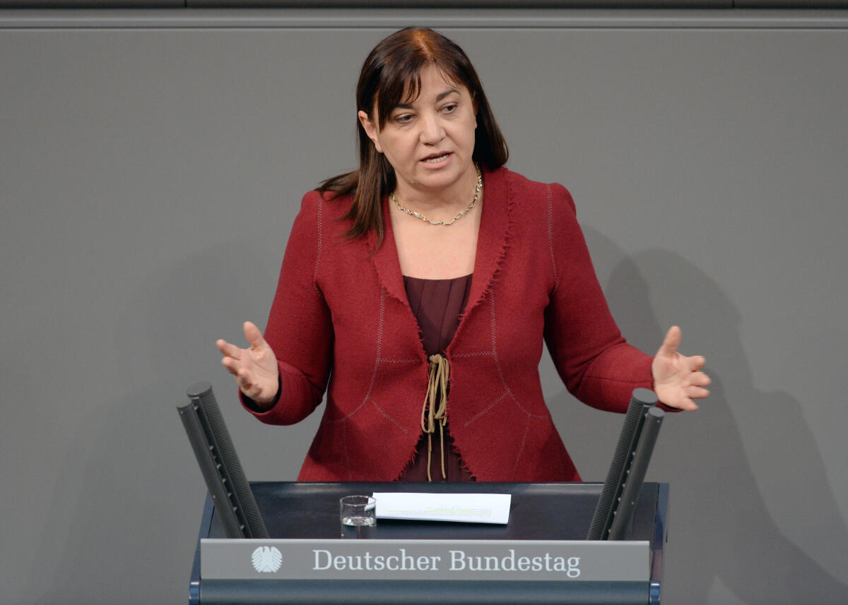 Deligöz, Ekin Ekin Deligöz, Bündnis 90/Die Grünen, Bundestagsabgeordnete, Abgeordnete, Mitglied Deutscher Bundestag, MdB, Rede, 64. Sitzung, Top 1 Epl 05, Thema: Haushaltsgesetz 2019 - Auswärtiges Amt.; Rednerpult.