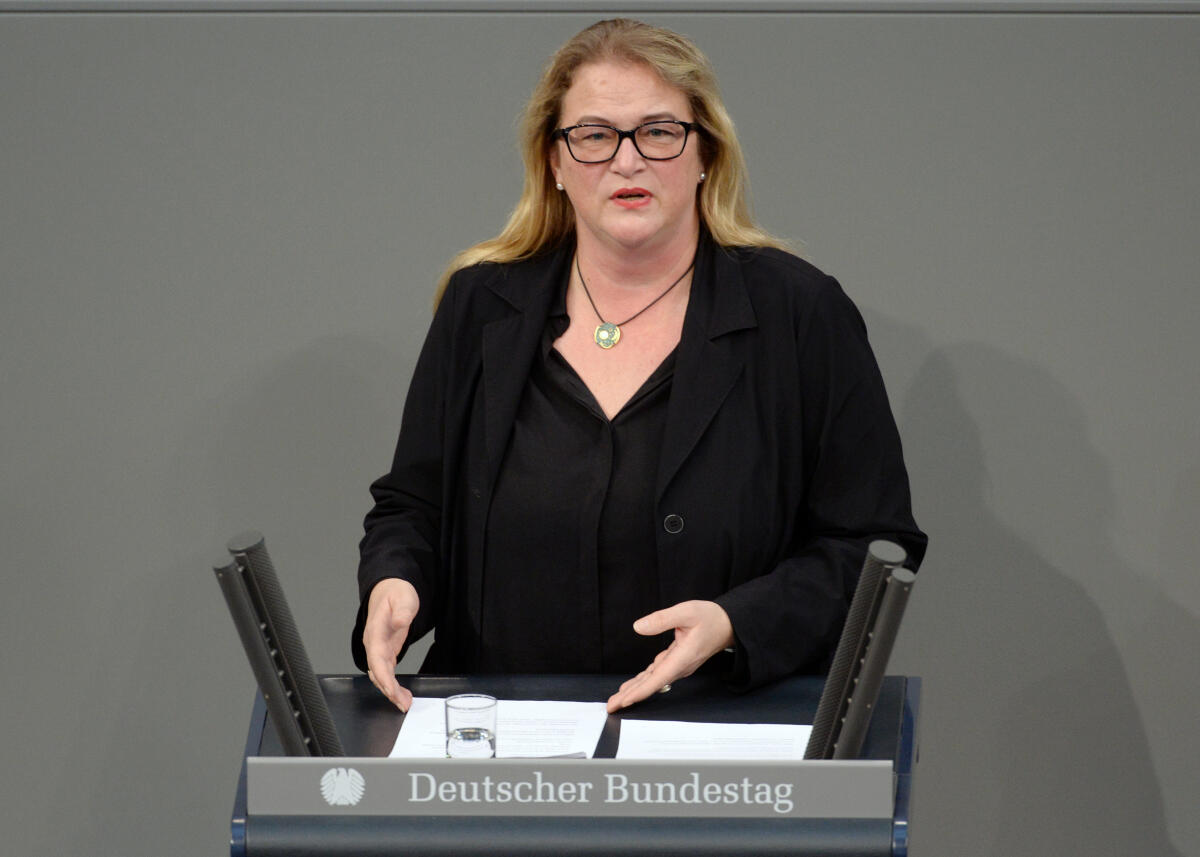 Katrin Budde, SPD, Bundestagsabgeordnete, Abgeordnete, Mitglied Deutscher Bundestag, MdB, Rede, 64. Sitzung, Top 1 Epl 04, Thema: Haushaltsgesetz 2019 - Bundeskanzlerin und Bundeskanzleramt.; Rednerpult. Budde, Katrin Katrin Budde, SPD, Bundestagsabgeordnete, Abgeordnete, Mitglied Deutscher Bundestag, MdB, Rede, 64. Sitzung, Top 1 Epl 04, Thema: Haushaltsgesetz 2019 - Bundeskanzlerin und Bundeskanzleramt.; Rednerpult.