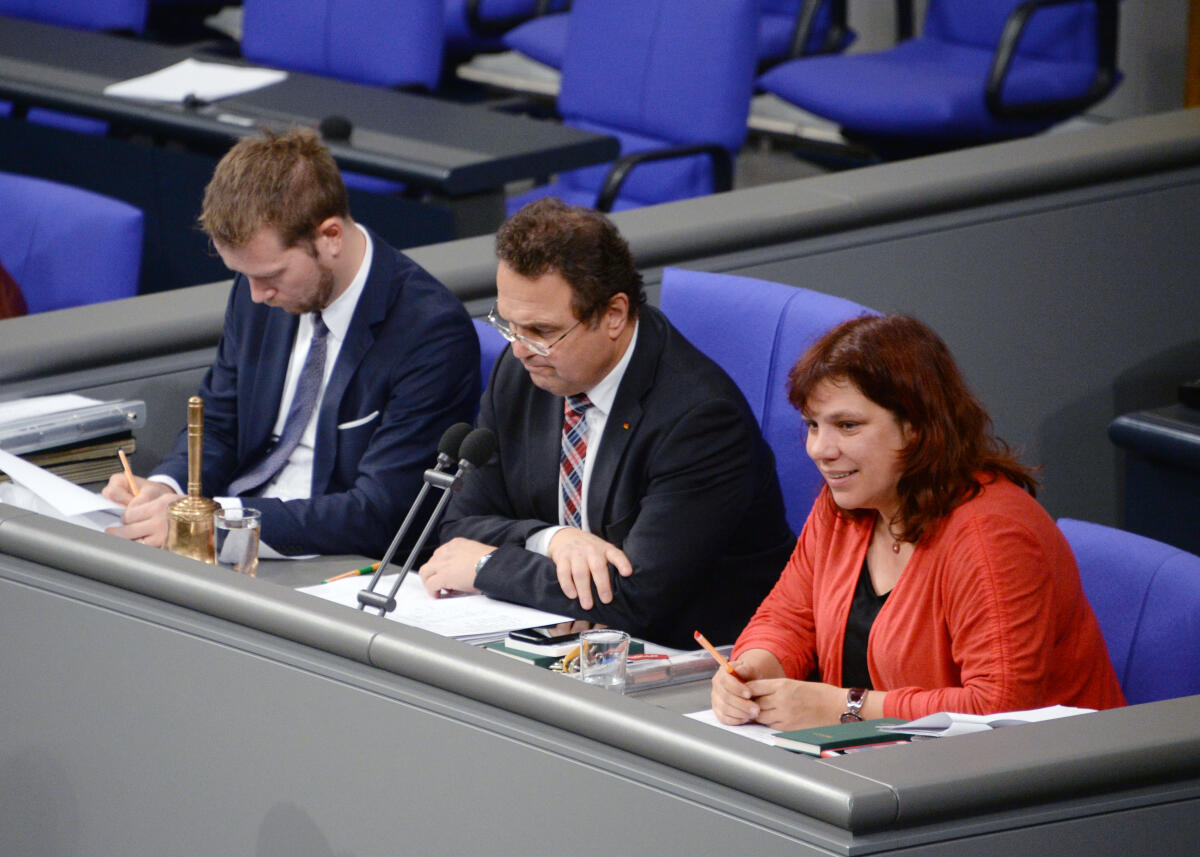 Werner, Katrin; Bernstiel, Christoph; Friedrich, Hans-Peter Schriftführer: Katrin Werner, DIE LINKE, Christoph Bernstiel, (li), CDU/CSU, Vorsitz: Bundestagsvizepräsident Dr. Hans-Peter Friedrich, CDU/CSU, 61. Sitzung, Deutscher Bundestag.