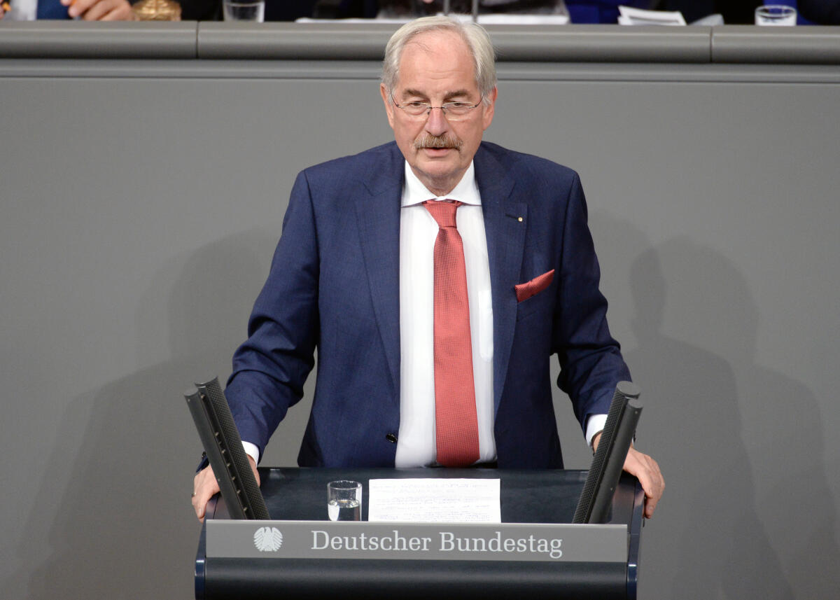 Irmer, Hans-Jürgen Hans-Jürgen Irmer, CDU/CSU, Bundestagsabgeordneter, Abgeordneter, Mitglied Deutscher Bundestag, MdB, Rede, 61. Sitzung, Top 15, Thema: Änderung des Asylgesetzes.; Rednerpult.