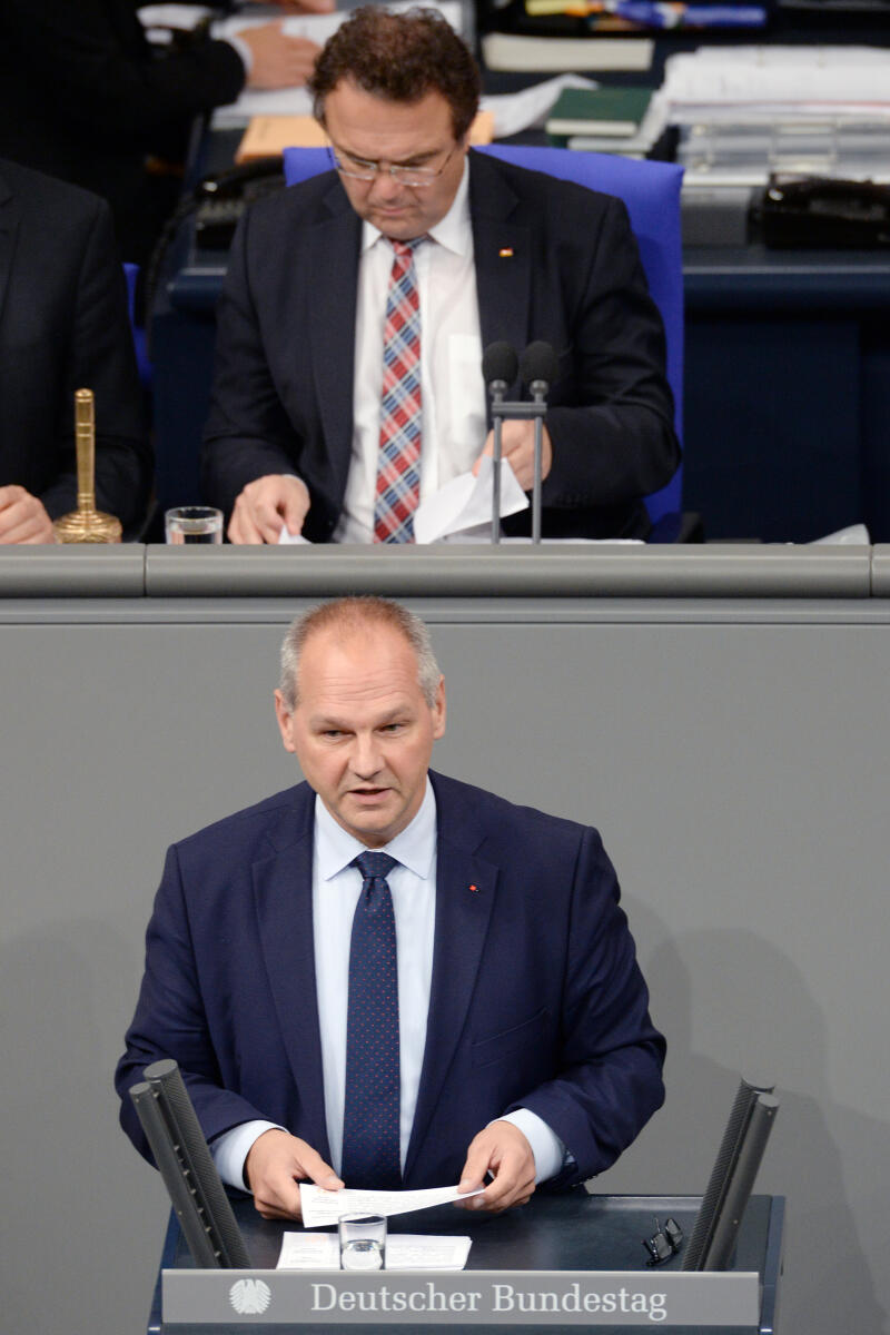 Stein, Mathias; Friedrich, Hans-Peter Mathias Stein, SPD, Bundestagsabgeordneter, Abgeordneter, Mitglied Deutscher Bundestag, MdB, Rede, 61. Sitzung, Top 17, Thema: Planung und Genehmigung im Verkehrsbereich, Vorsitz: Bundestagsvizepräsident Dr. Hans-Peter Friedrich, CDU/CSU.; Rednerpult.