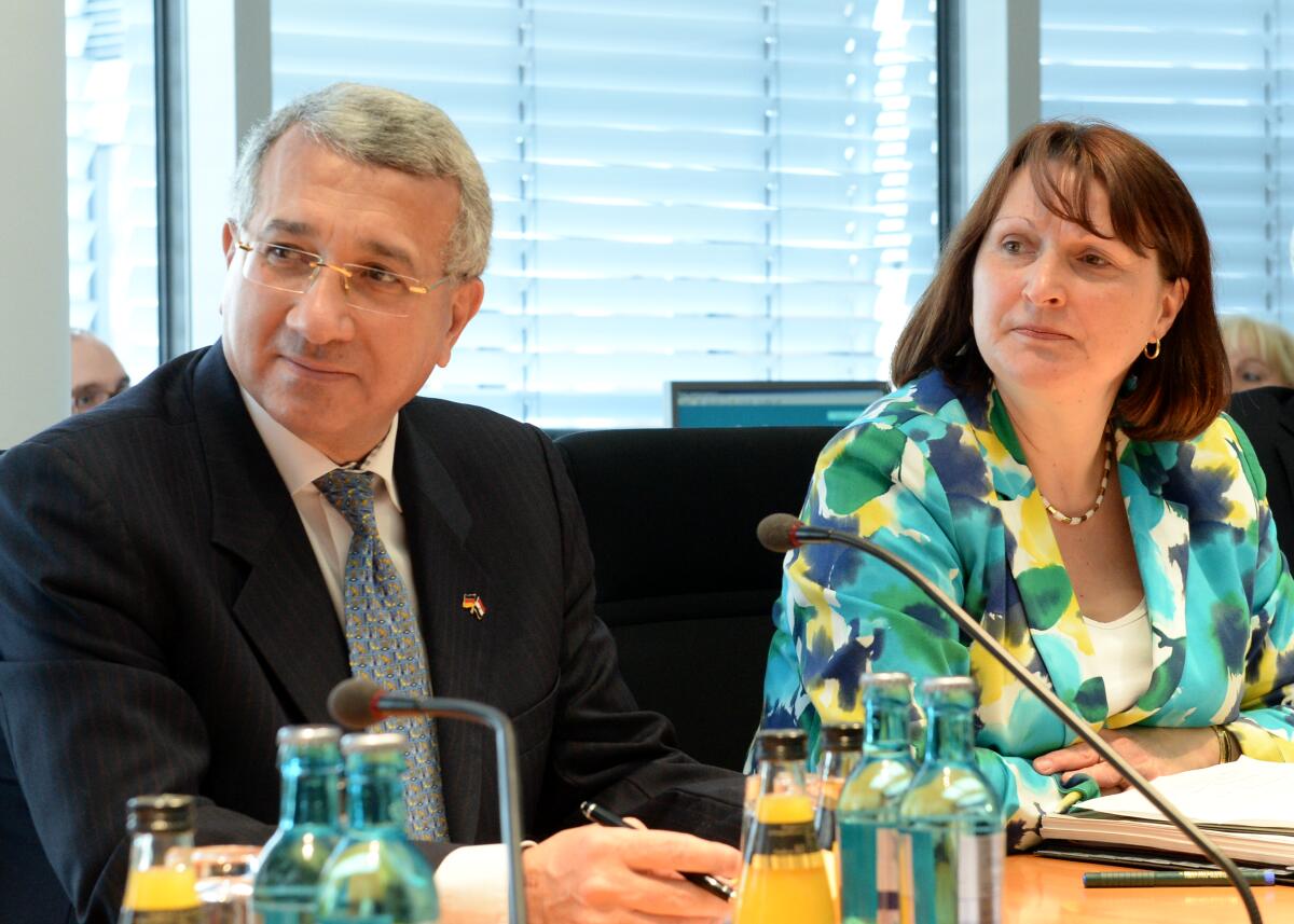S. E. Dr. Mohamed Higazy, (hier im Bild), Botschafter von Ägypten, und Mohamed Gamal, Leiter Tourismusbüro der ägyptischen Botschaft in der Bundesrepublik Deutschland, nehmen an einer Sitzung des Ausschusses des Deutschen Bundestages für Tourismus teil. Heike Brehmer, (hier im Bild), CDU/CSU, Vorsitzende des Ausschusses, leitet die Sitzung, an der auch die Parlamentarische Staatssekretärin Iris Gleicke, SPD, teil nimmt. Brehmer, Heike; Higazy, Mohamed S. E. Dr. Mohamed Higazy, (hier im Bild), Botschafter von Ägypten, und Mohamed Gamal, Leiter Tourismusbüro der ägyptischen Botschaft in der Bundesrepublik Deutschland, nehmen an einer Sitzung des Ausschusses des Deutschen Bundestages für Tourismus teil. Heike Brehmer, (hier im Bild), CDU/CSU, Vorsitzende des Ausschusses, leitet die Sitzung, an der auch die Parlamentarische Staatssekretärin Iris Gleicke, SPD, teil nimmt.