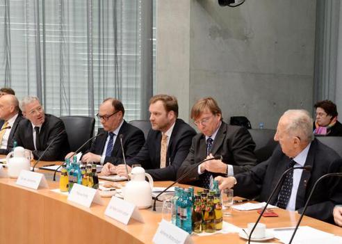 Röttgen, Norbert; Scholl-Latour, Peter Marie-Elisabeth-Lüders-Haus, Anhörungssaal