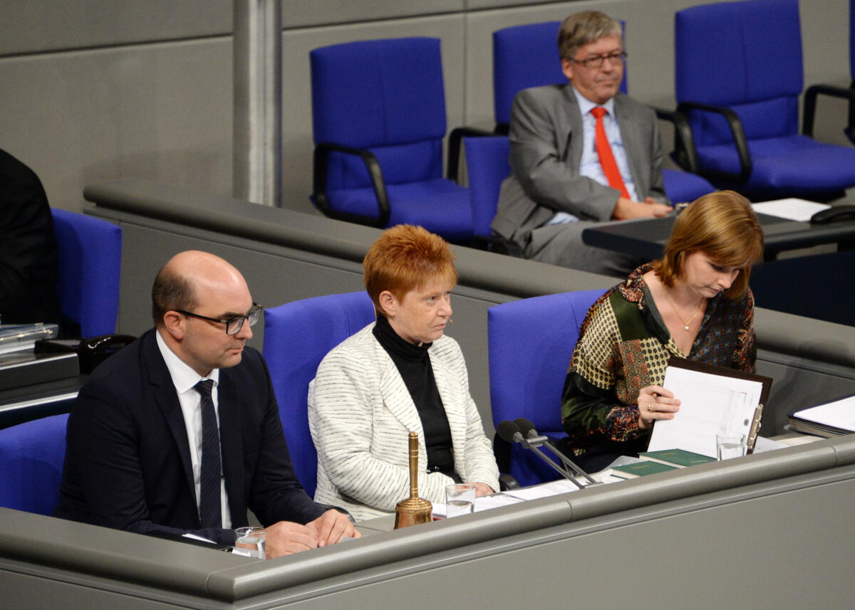 Jensen, Gyde; Kießling, Michael Schriftführer: Gyde Jensen, (re), FDP, Michael Kießling, CDU/CSU, Vorsitz: Bundestagsvizepräsidentin Petra Pau, (mitte), DIE LINKE. 58. Sitzung Deutscher Bundestag.